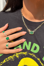 Load image into Gallery viewer, Thick Chain Bezel Emerald Necklace